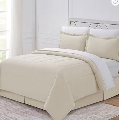 Swift Home Home Essentials Midweight Down King set 8pc - one comforter (102"x86"), two king shams (20"x36"+2" flange), one bed skirt (78"x80"+14"drop), one white fitted sheet (78"x80"), one white flat sheet
(102"x105") and two white pillowcases (20"x40").