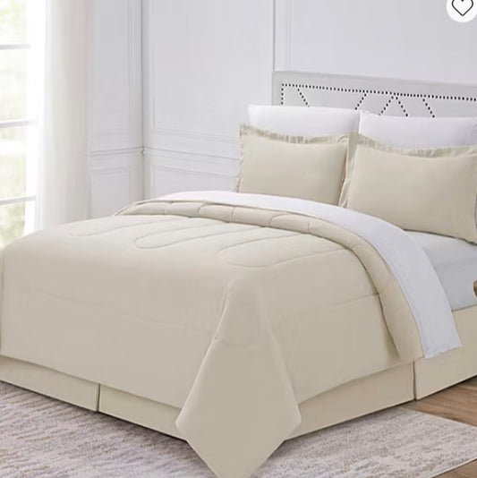 Swift Home Home Essentials Midweight Down King set 8pc - one comforter (102"x86"), two king shams (20"x36"+2" flange), one bed skirt (78"x80"+14"drop), one white fitted sheet (78"x80"), one white flat sheet
(102"x105") and two white pillowcases (20"x40").