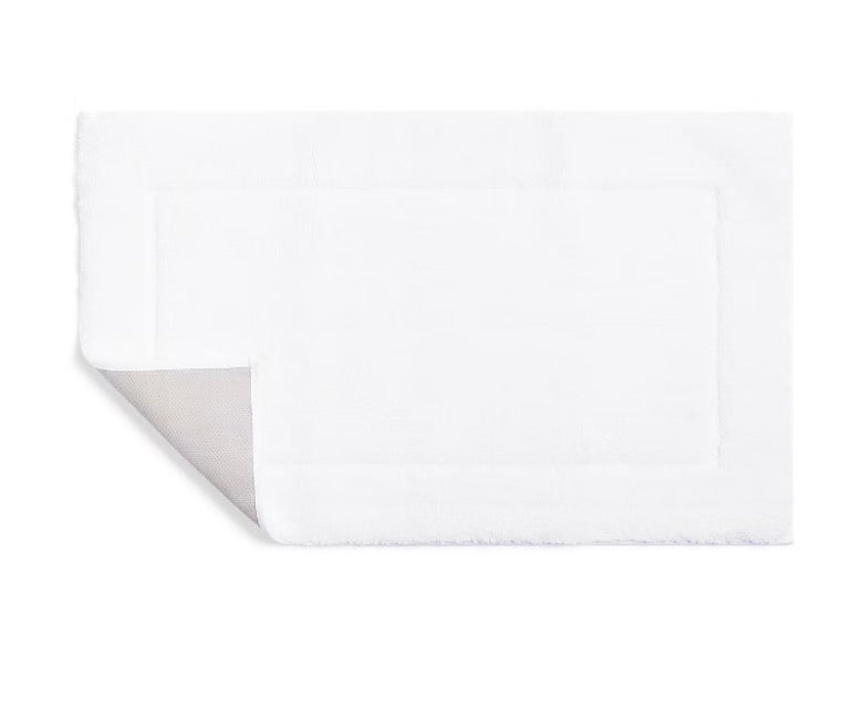 Liz Claiborne Signature Ultra Plush Bath Rug 21”x34”-White