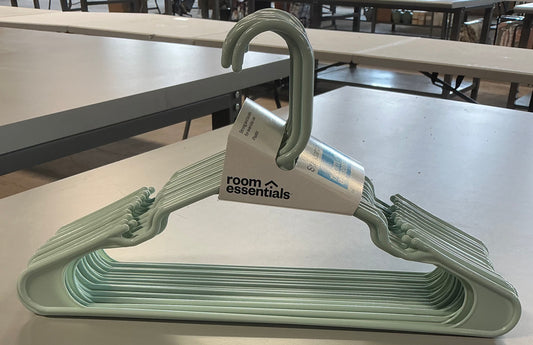18pk plastic standard hangers