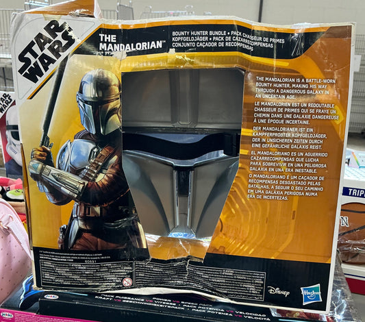 Star Wars the Mandalorian bounty hunter bundle, Darksaber, mask & action figure - DAMAGED PACKAGE
