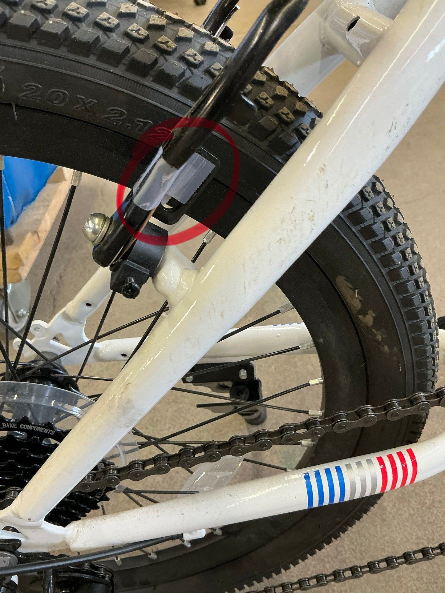 20” kids’ mountain bike 7 speed, front suspension disc/v-brake, steel frame - white - AS IS - MISSING BOLT ON FRONT TIRE AND BACK BREAK PAD - PICK UP ONLY