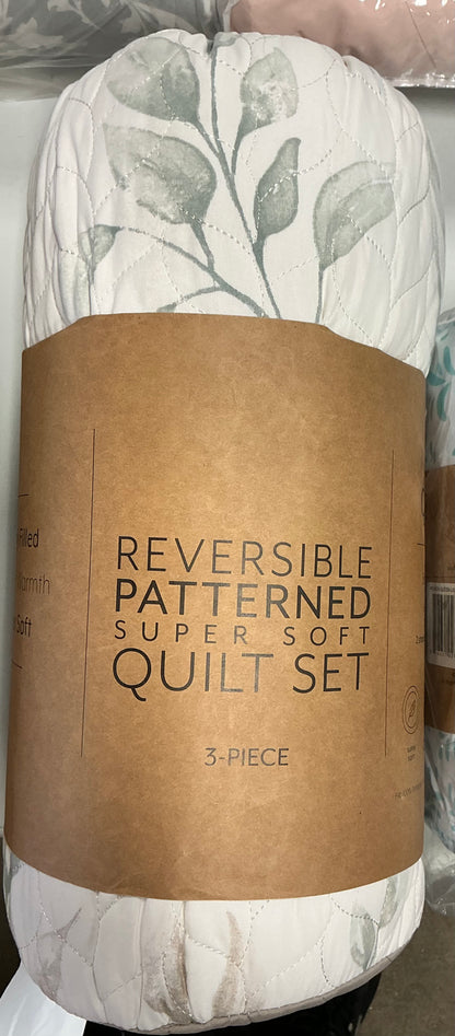 3-piece reversible patterned quilt set size FULL/QUEEN latte