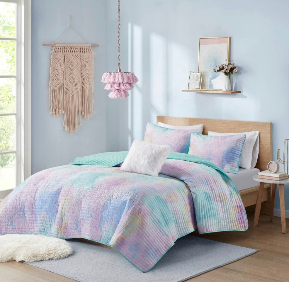 Intelligent Design Karissa Tie Dye Hypoallergenic 3 Pieces Quilt Set Twin/Twin XL-Included(1 Quilt, 1 Quilt Sham and 1 Decorative Pillow)