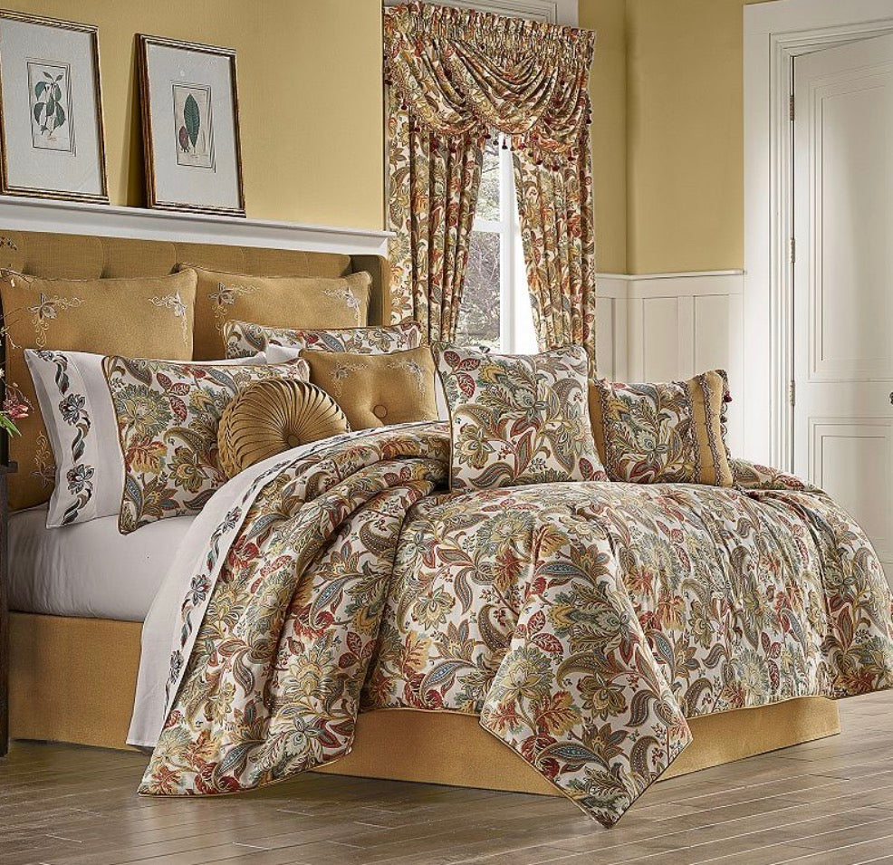 Madison Park 4-piece quilt set in a green daisy floral pattern king
