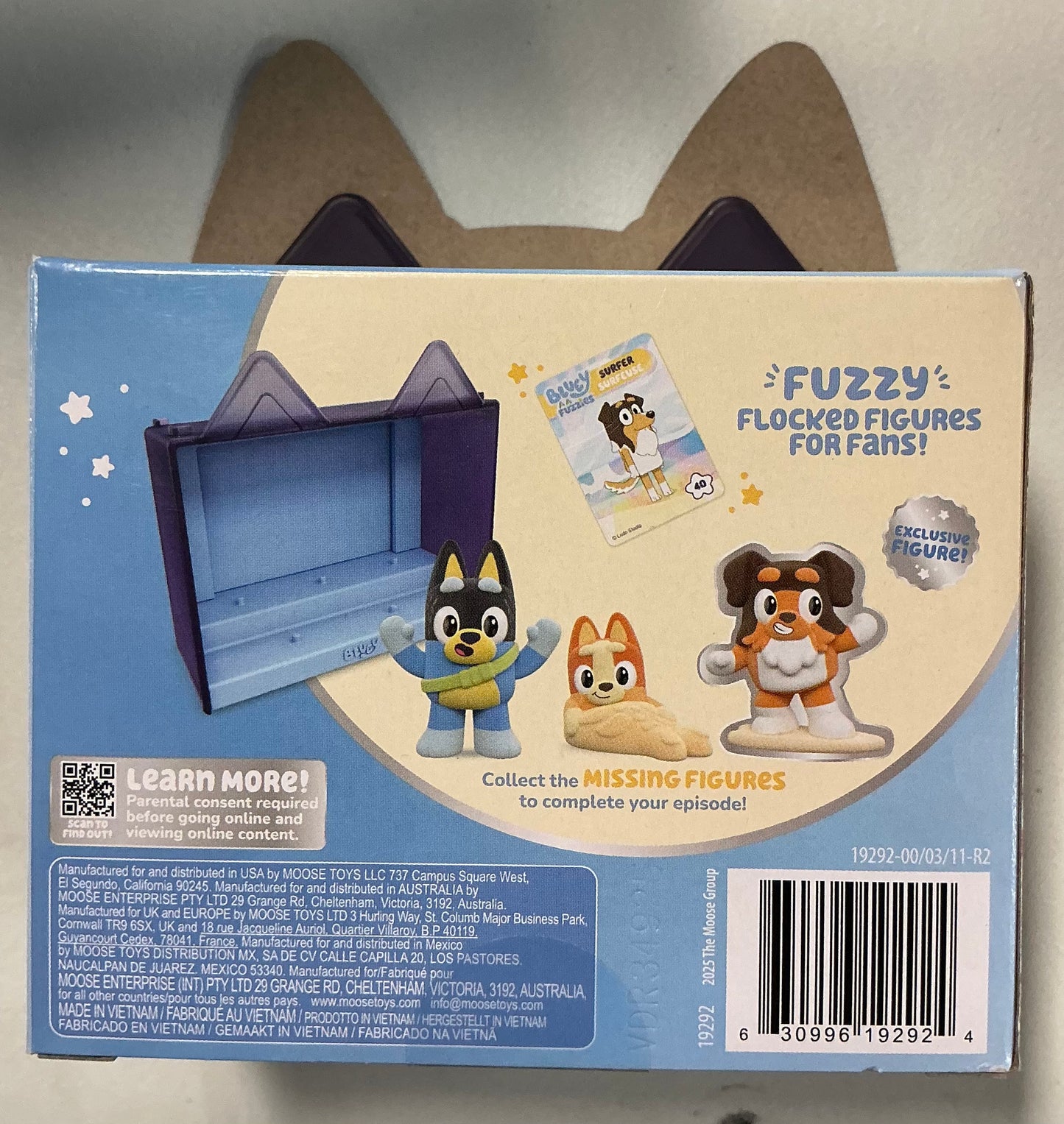 Bluey fuzzies episode pack the beach display case and figures