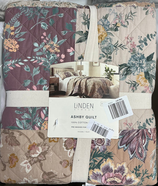 Linden Street Ashby Quilt featuring a patchwork floral design size FULL/QUEEN