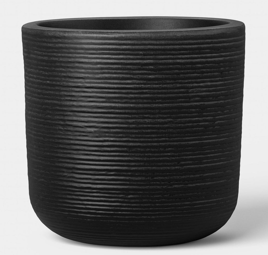 Fluted outdoor 8” planter - Black - SOME MINOR COSMETIC FLAWS