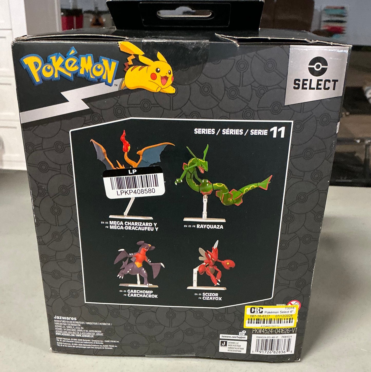 Pokémon select 6” articulated figure Scizor action figure - DAMAGED PACKAGE - PRODUCT IS NEW