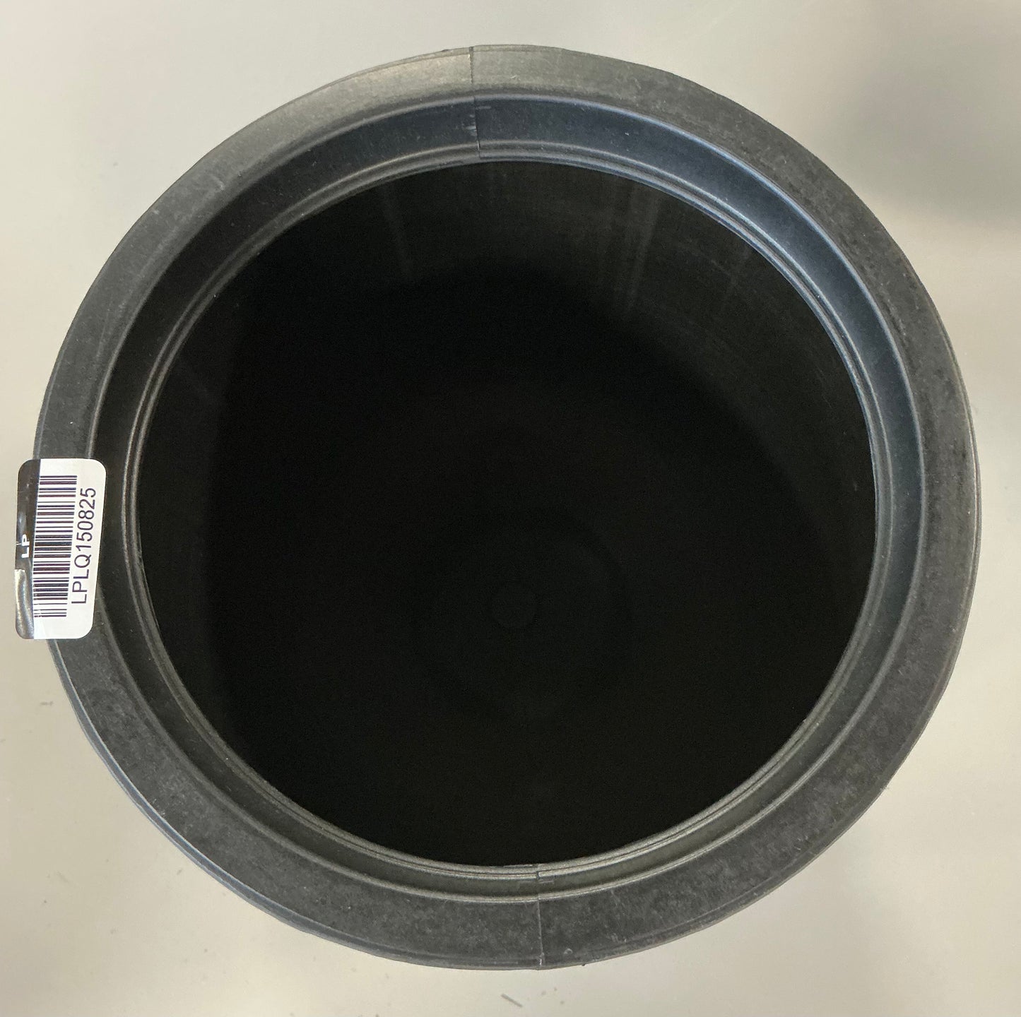 Fluted outdoor 8” planter - Black - SOME MINOR COSMETIC FLAWS