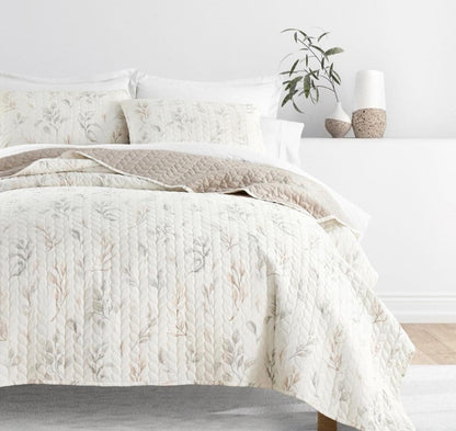 3-piece reversible patterned quilt set size FULL/QUEEN latte
