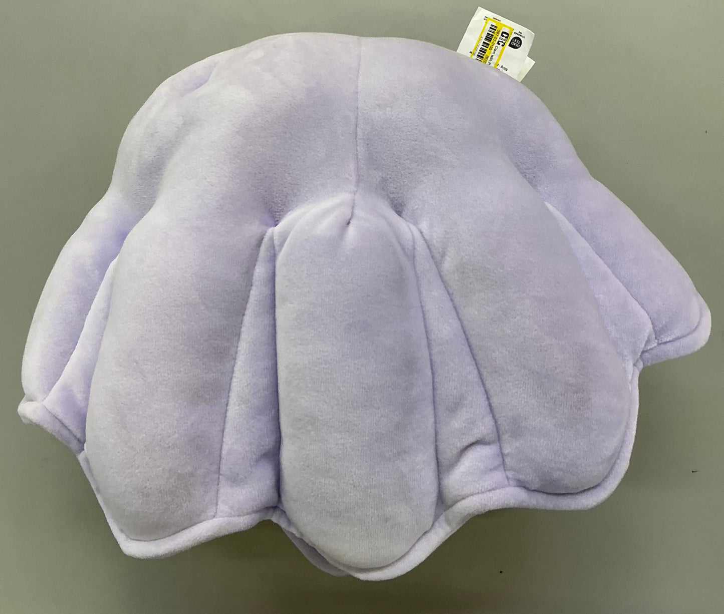 THRIFTY 70 - Clam with pearl weighted plush - USED - FINAL SALE - NO RETURNS