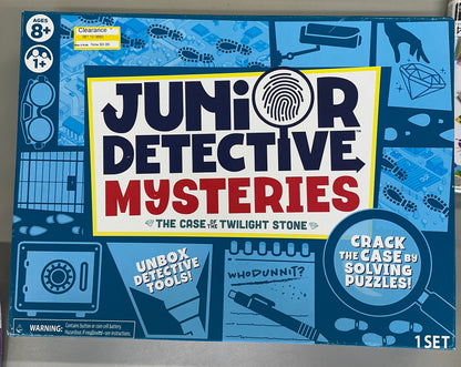 Buffalo games: Junior detective mysteries card game