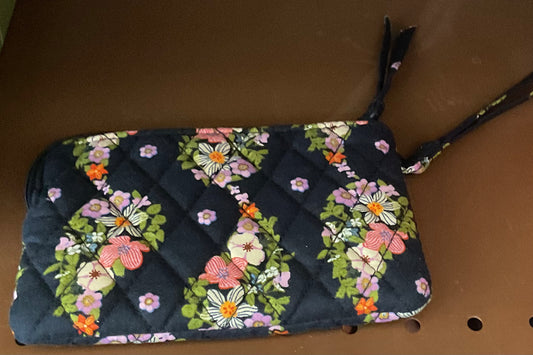 Vera Bradley Women's Outlet Cotton Essential Wristlet
Paisley Rain