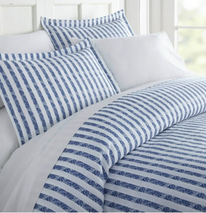 3-piece duvet cover set in navy blue and white stripes.size FULL & QUEEN