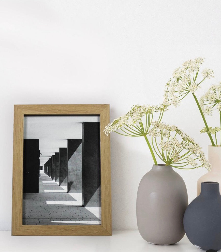Thin grain picture frame 5” x 7”-wood & glass