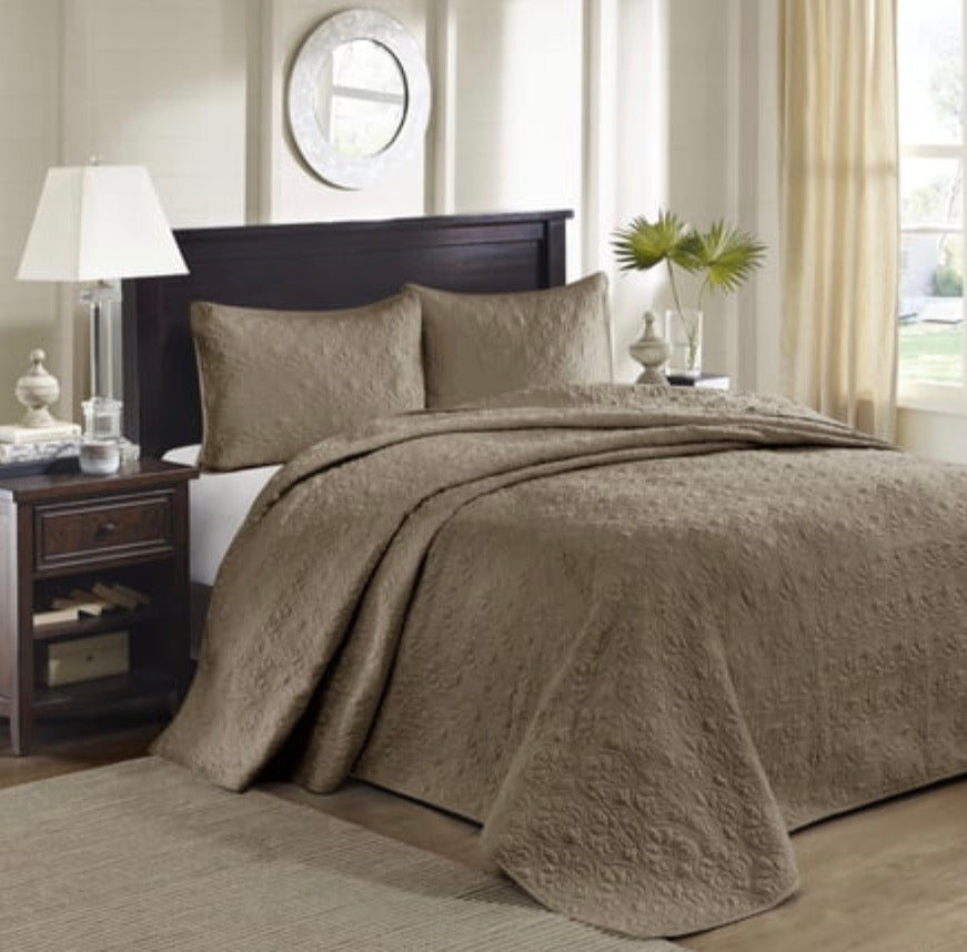 Madison Park Quebec Quilted Mocha Bedspread Set. 3pcs king