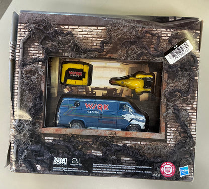 Transformers collaborative Stranger Things freak Wendy and 8-trax action figures - DAMAGED PACKAGE - PRODUCT IS NEW