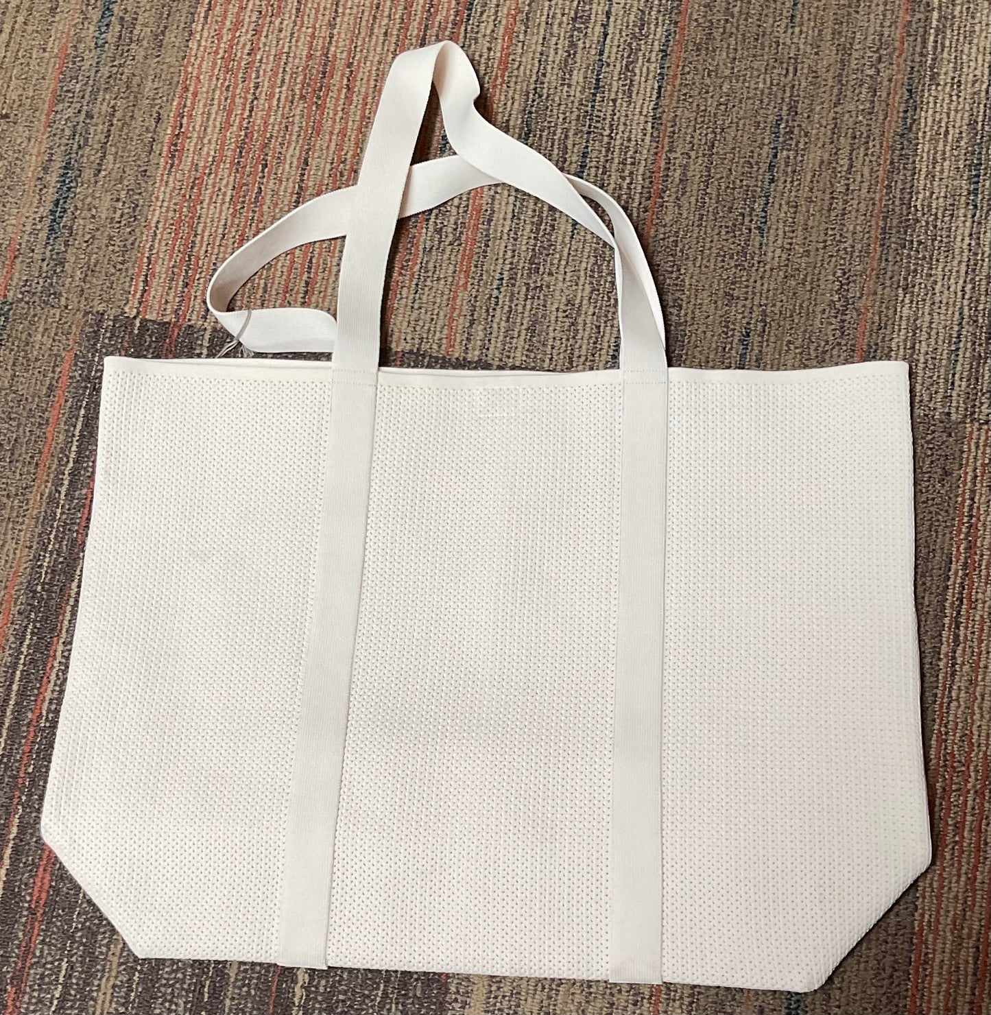 (Clearance )Engineered Knit Tote
Handbag White