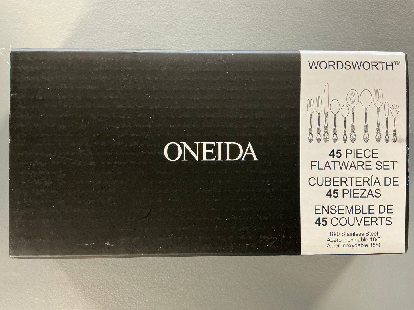 Oneida Flatware Set, 45 pieces- Open Box