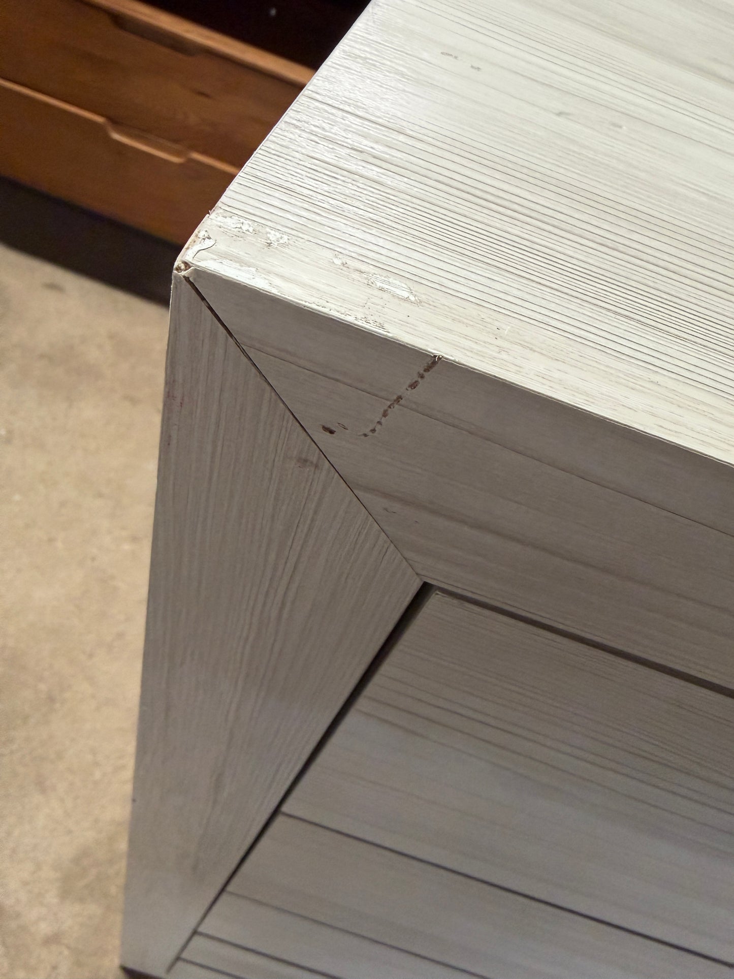 5 drawer dresser - Handles are installed in the drawers to prevent loss