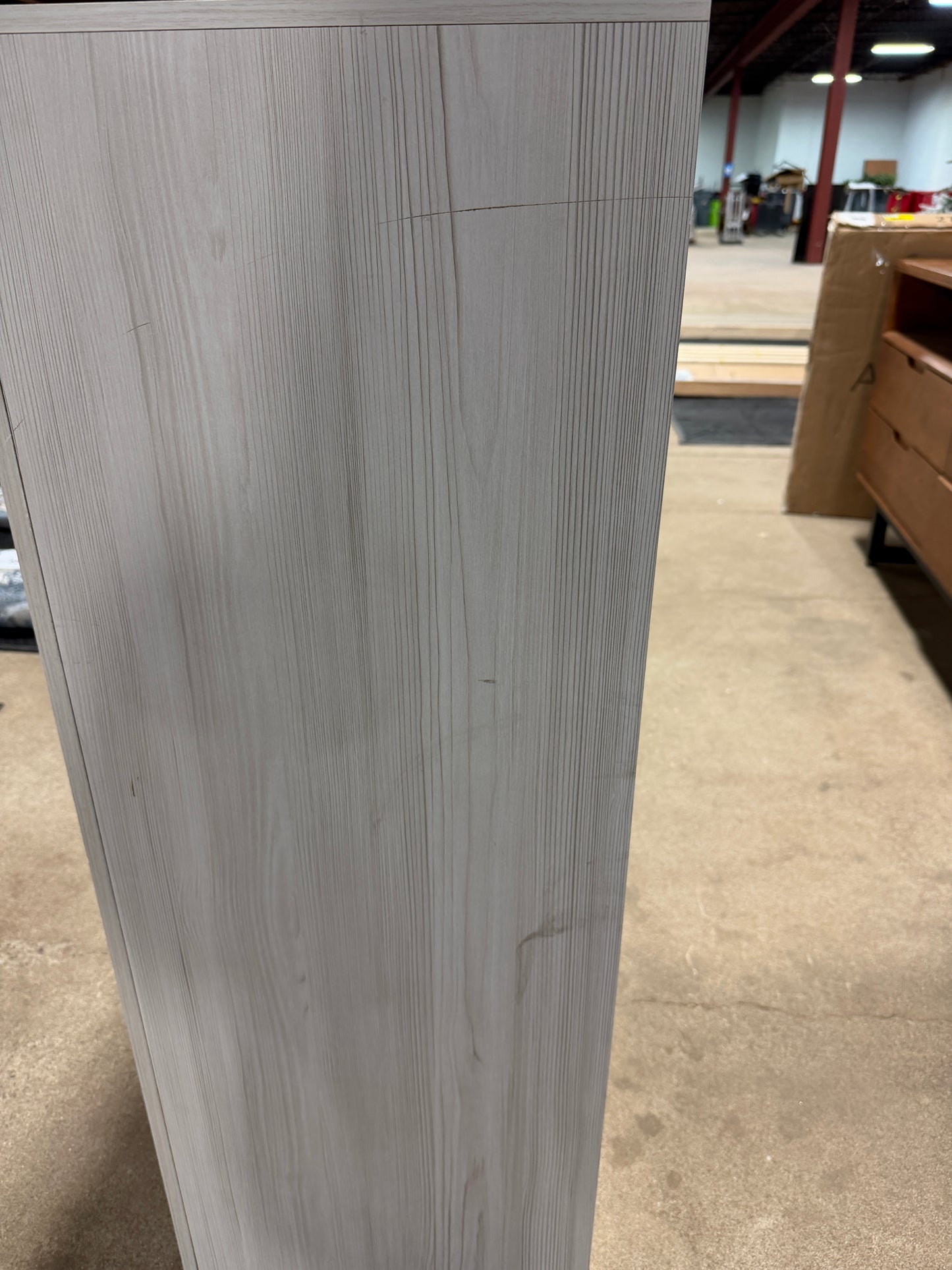 5 drawer dresser - Handles are installed in the drawers to prevent loss