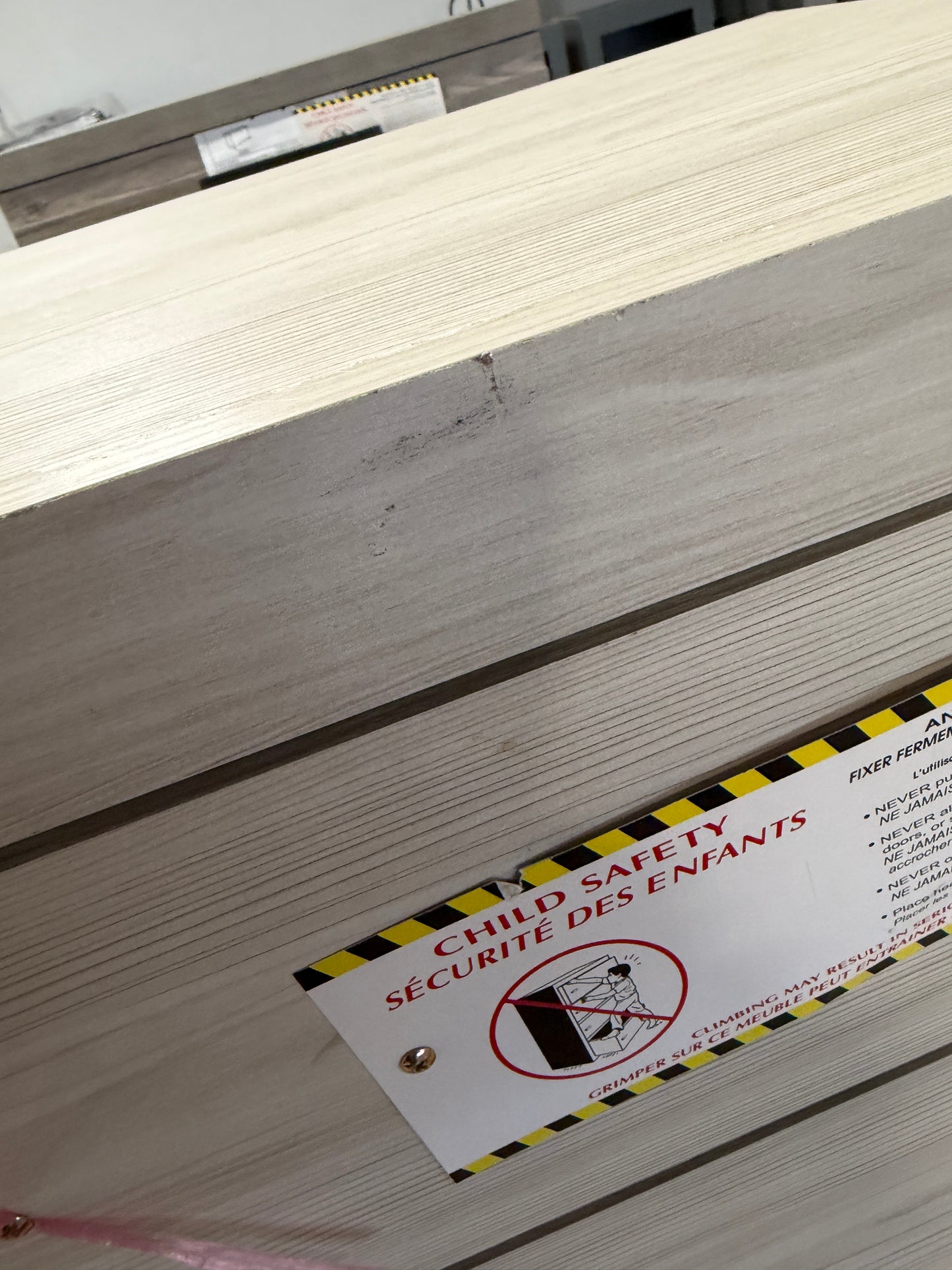 5 drawer dresser - Handles are installed in the drawers to prevent loss