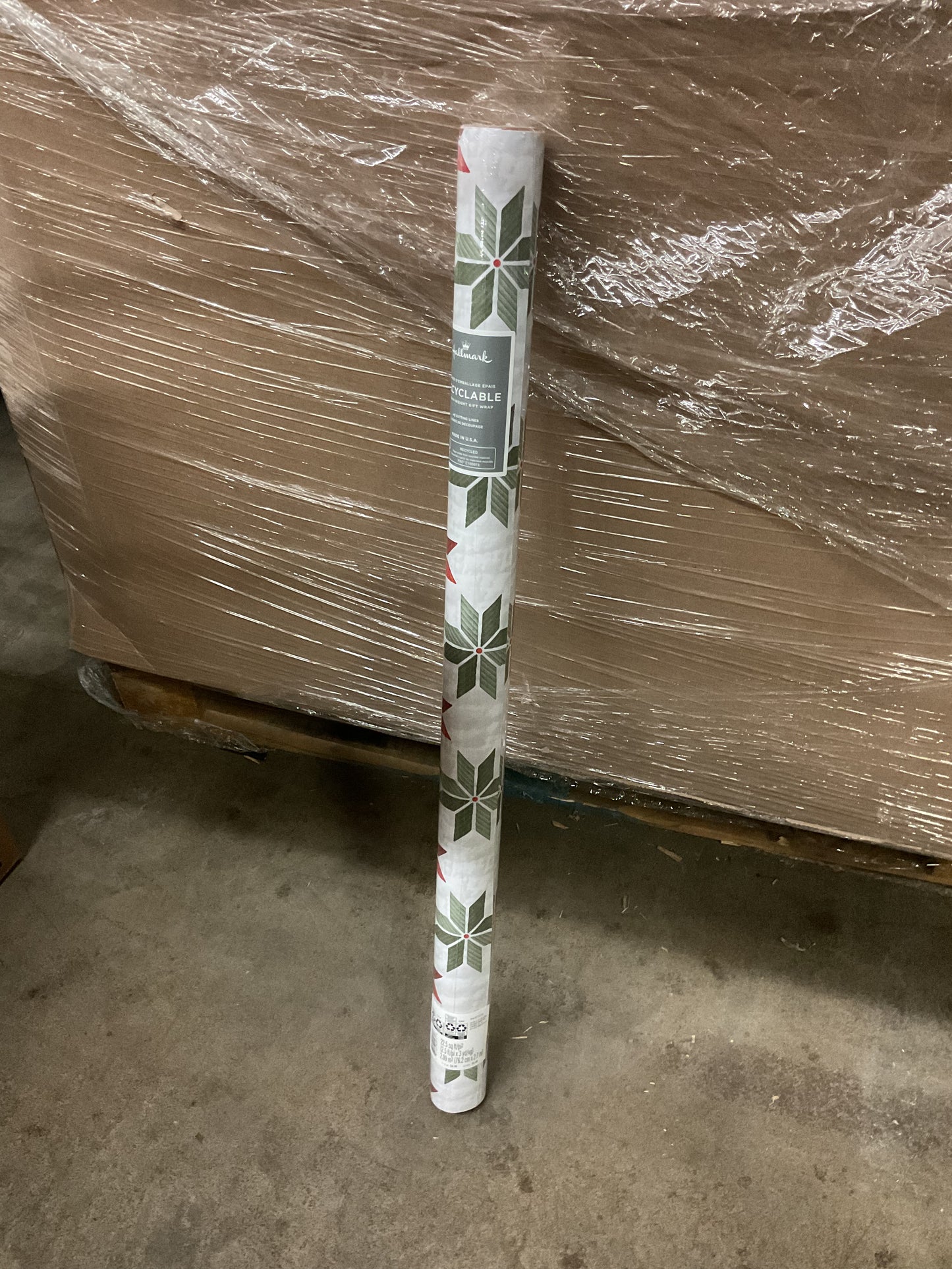 Christmas Roll Wrap Quilted Star Red and Green (22.5 sq ft)