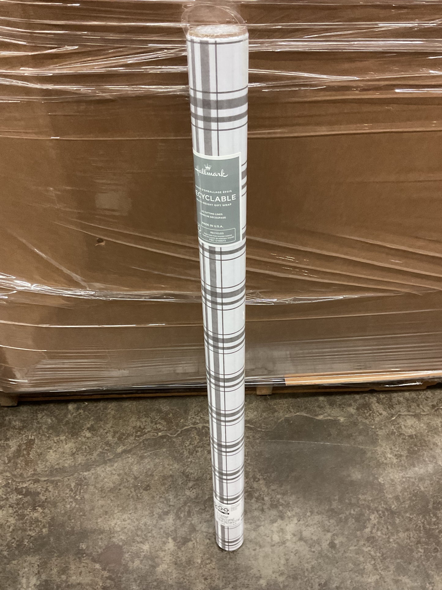 Christmas Roll Wrap Black and White (22.5 sq ft)