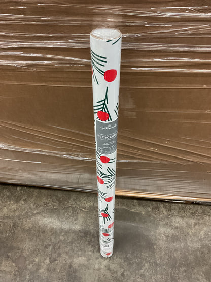 Christmas Roll Wrap Holly and Berries (20 sq ft)