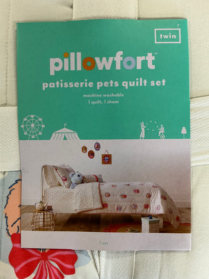 Patisserie pets twin size quilt set
