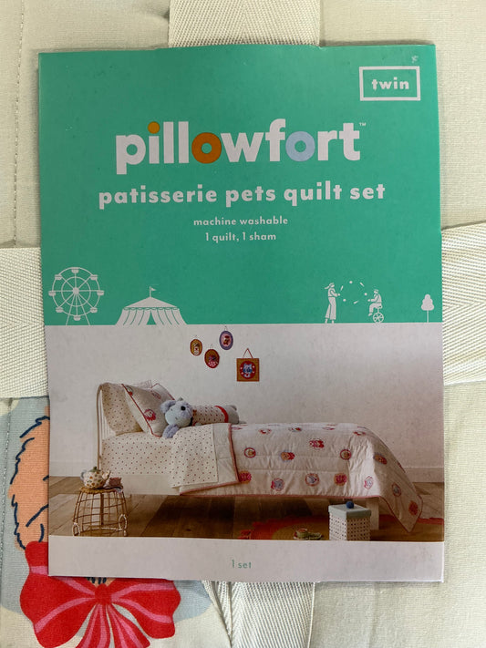 Patisserie pets twin size quilt set