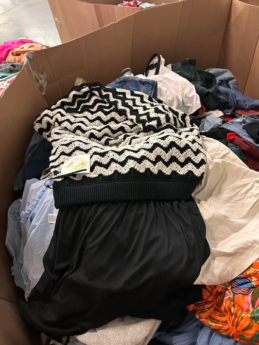 Bulk Pallet • Women’s & Men’s PLUS Sizing Apparel Gaylord - 325 pieces - As Is No Returns