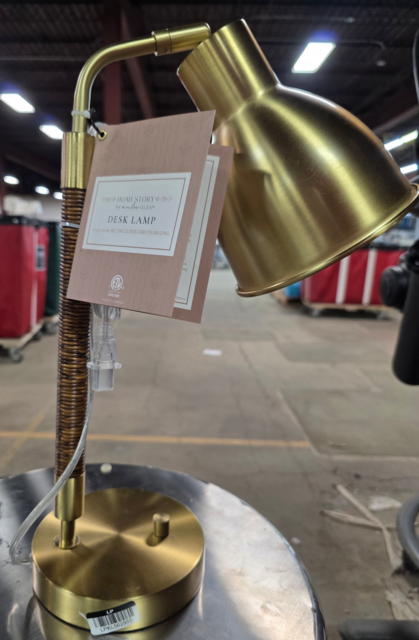 17.5" Rattan & Brass Tone Desk Lamp with USB Port