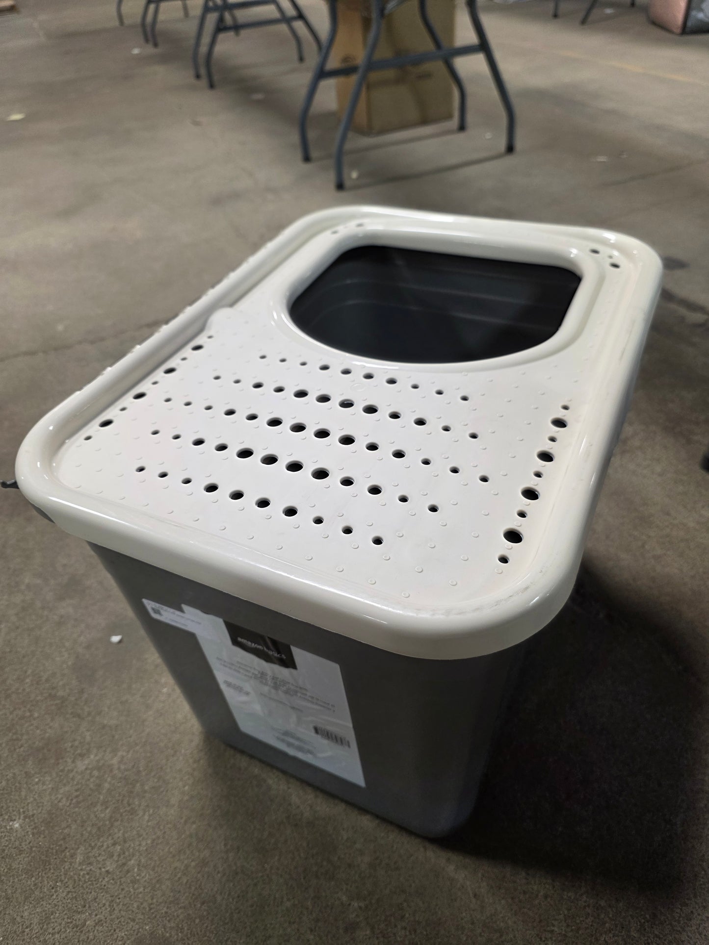 Top Entry Cat Litter Box with Lid Pickup Only