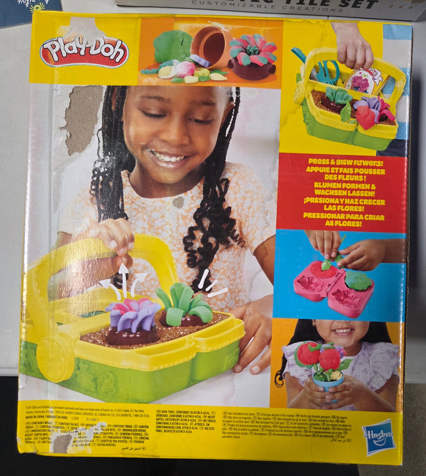 Play-Doh blooming flowers - DAMAGED BOX
