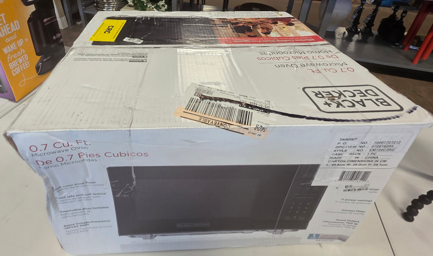 BLACK+DECKER 0.7 cu ft Microwave Black PICKUP ONLY & DAMAGED Box