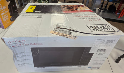 BLACK+DECKER 0.7 cu ft Microwave Black PICKUP ONLY & DAMAGED Box