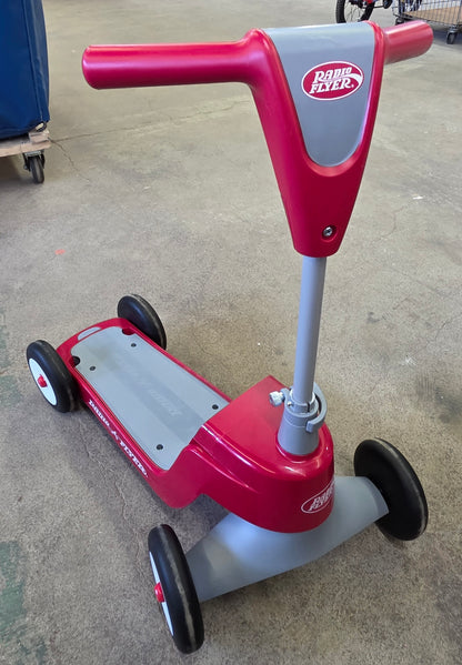 Radio Flyer Scoot 2 Scooter - Red PICKUP ONLY