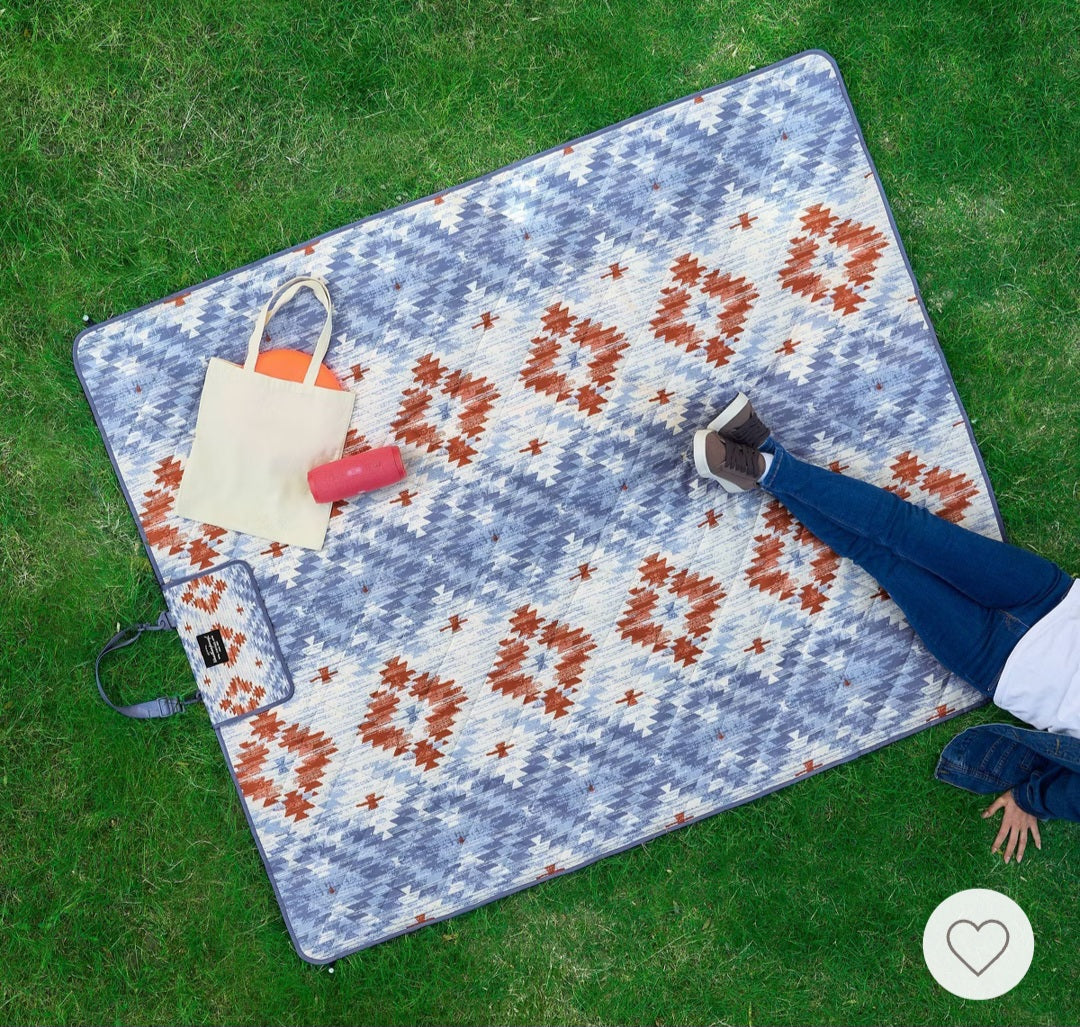 Weatherproof vintage outdoor blanket