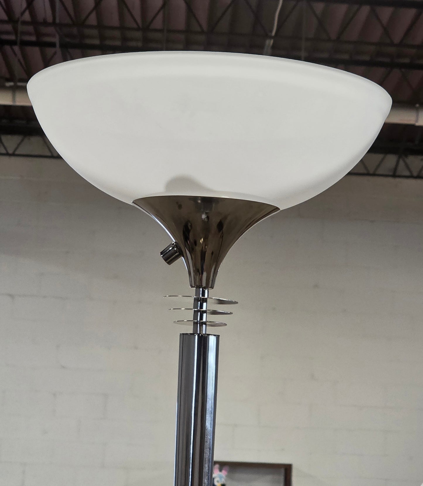 Floor Lamp 71.5" Adesso
Glass Shade