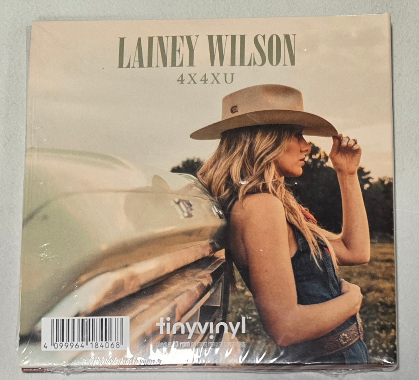 Lainey Wilson Tiny Vinyl Edition - Somewhere Over Laredo/4x4xU ( vinyl 4 inch)