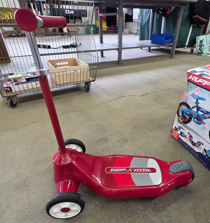 Radio Flyer Grow With Me Beginner Kids' Kick Scooter - Red: Adjustable Handlebar, Non-Slip Deck